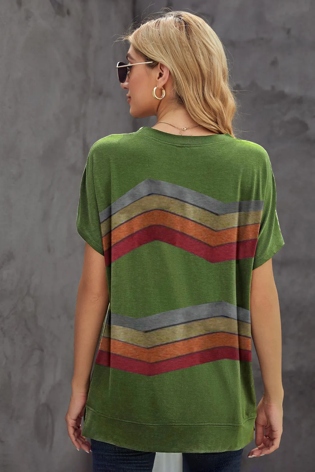 Colorful Wavy Stripes Print Short Sleeve Tee